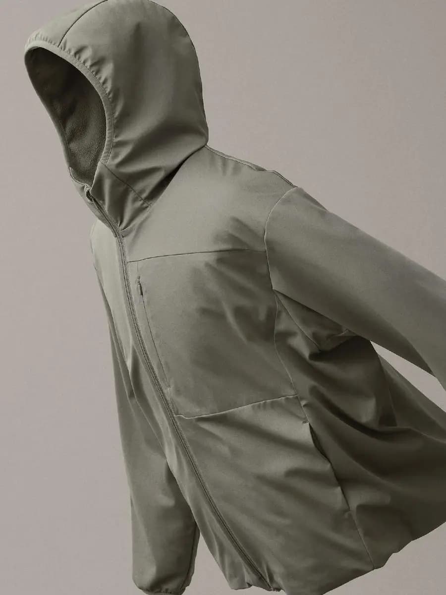 Uniqlo Windproof Fleece Full-Zip Hoodie Gray [Shell: 100% Polyester/ Lining: 100% Polyester, Imported, Windproof film helps keep cold air out.]