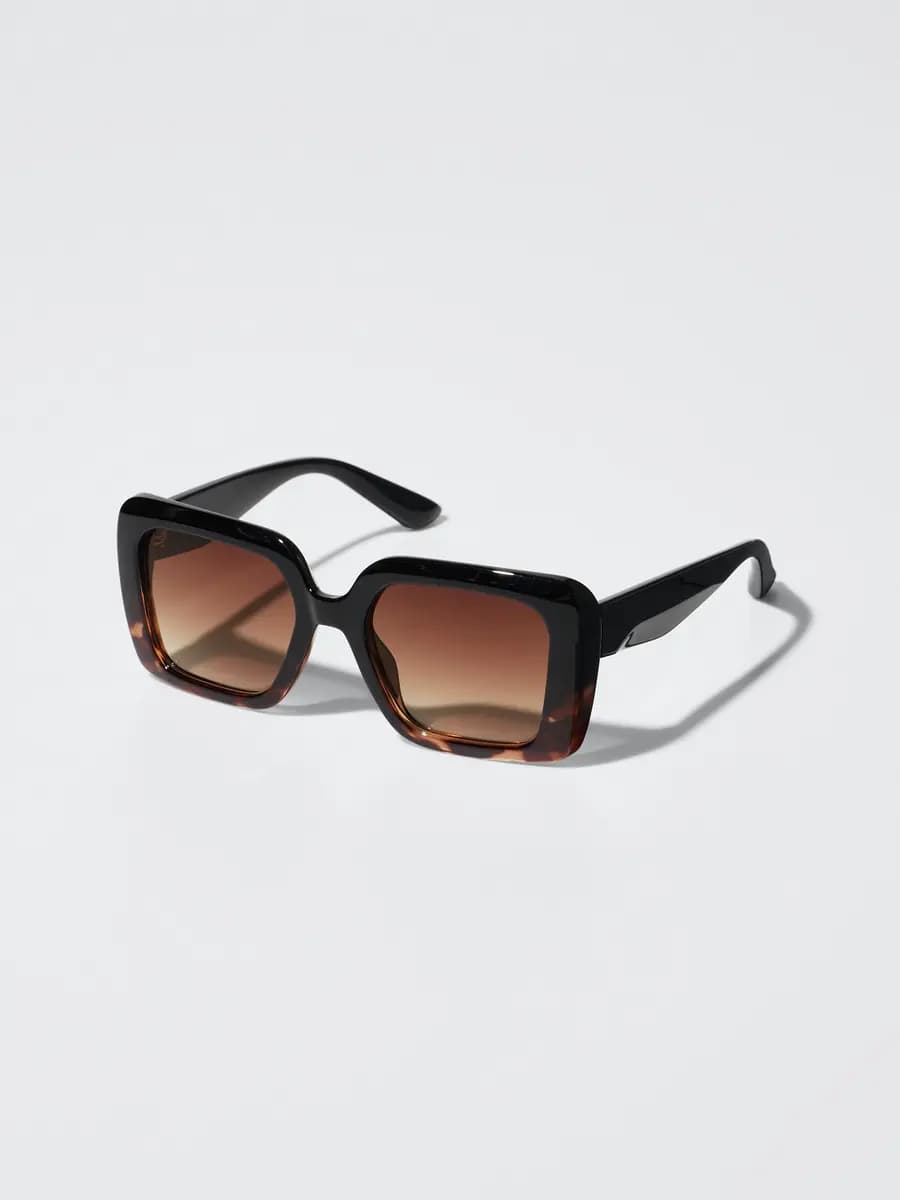Uniqlo Big Square Sunglasses 80 [Imported, UV400 lenses block approximately 99% of UV rays., One Size]