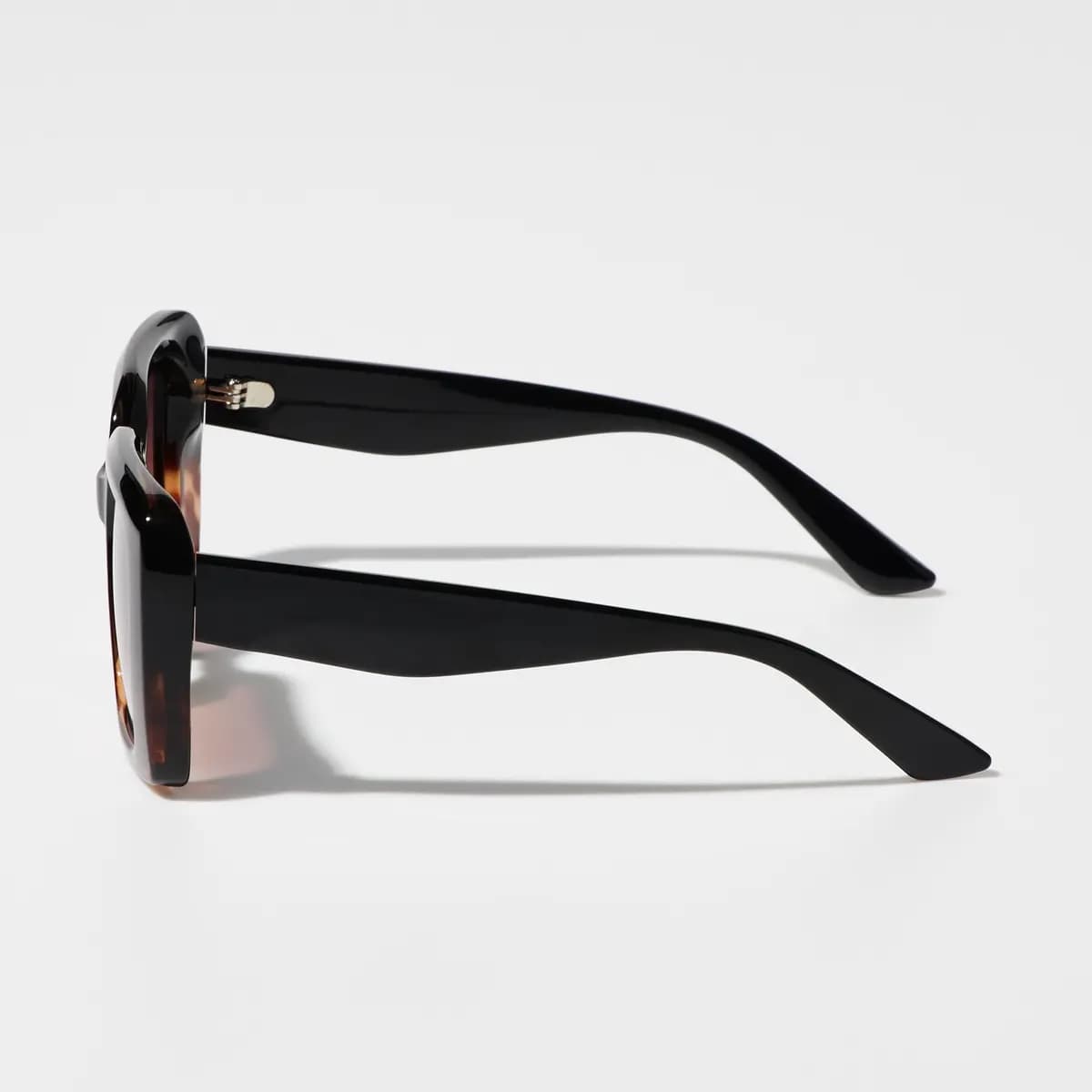 Uniqlo Big Square Sunglasses 80 [Imported, UV400 lenses block approximately 99% of UV rays., One Size]