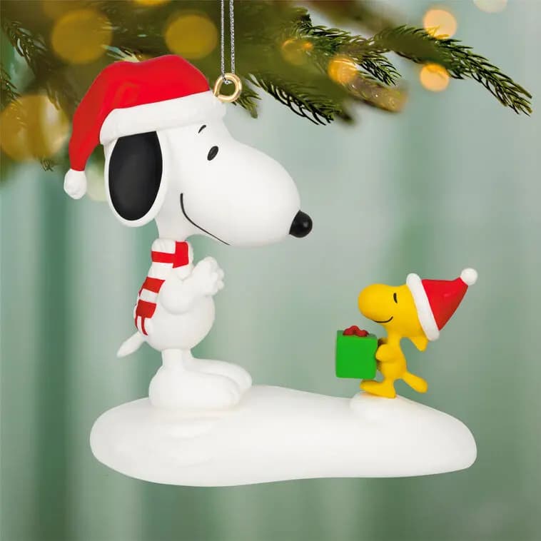 Mini Peanuts Winter Fun With Snoopy Ornament, 1.25" [MINIATURE 0.75 x 1.25 x 0.75, Plastic ornament with hanger attachm, One 2026 miniature Hallmark Keepsake, 29th in the Winter Fu