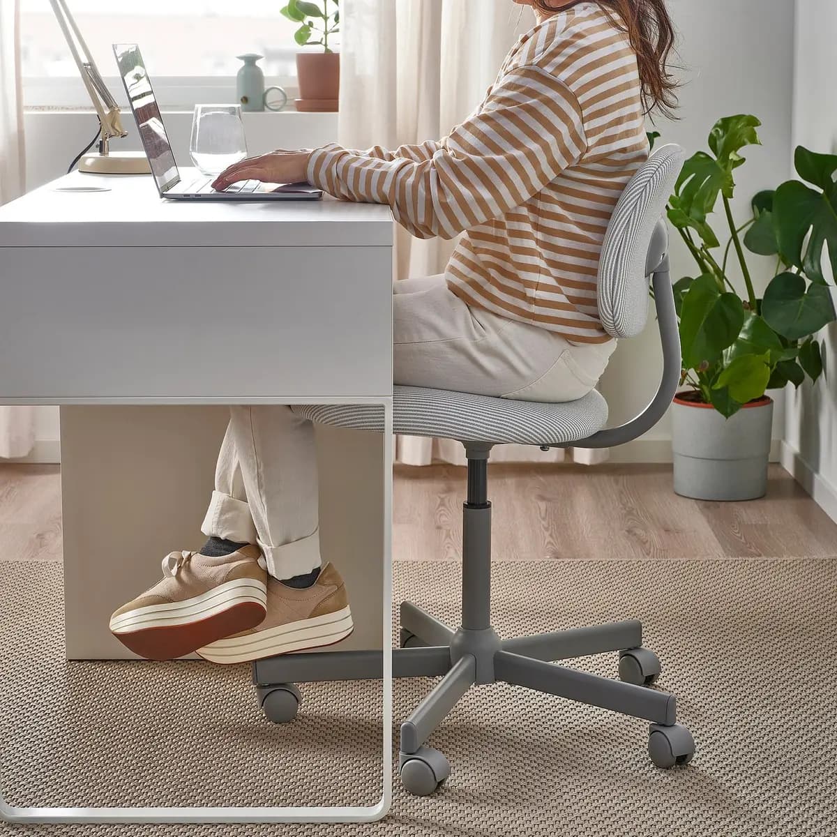 IKEA BLECKBERGET Swivel chair, Klovsta white/gray [Width 26 3/4 ", Depth 26 3/4 ", Tested for 276 lb]