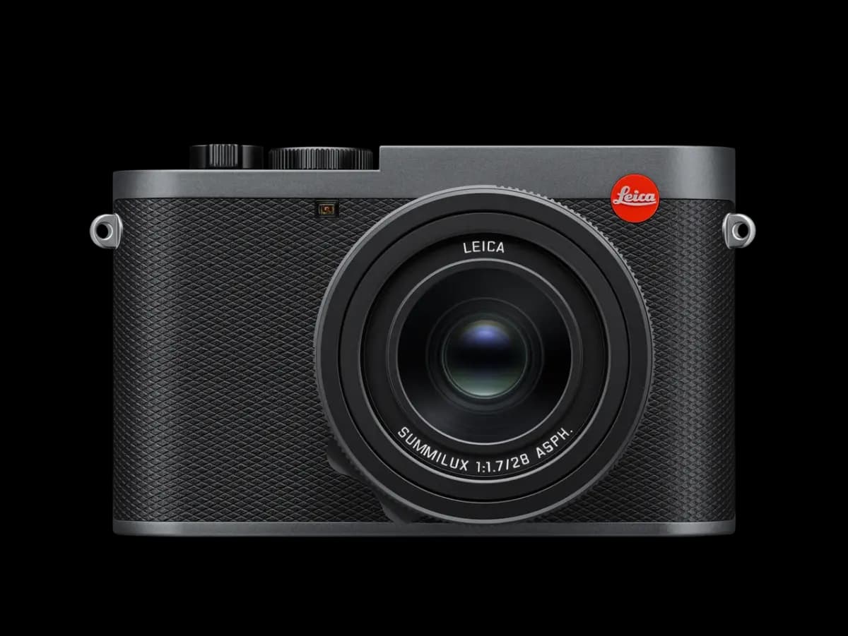 Leica Q3, Metal Gray Finish [Full-frame BSI CMOS Sensor with Triple Resolution Technology (60MP / 36MP / 18MP), Summilux 28mm f/1.7 ASPH. fixed lens with integrated macro mode, Hyb