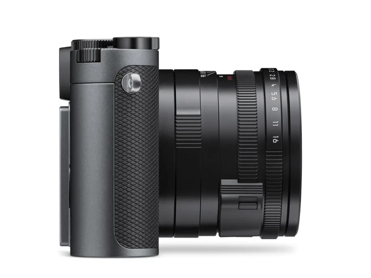 Leica Q3, Metal Gray Finish [Full-frame BSI CMOS Sensor with Triple Resolution Technology (60MP / 36MP / 18MP), Summilux 28mm f/1.7 ASPH. fixed lens with integrated macro mode, Hyb