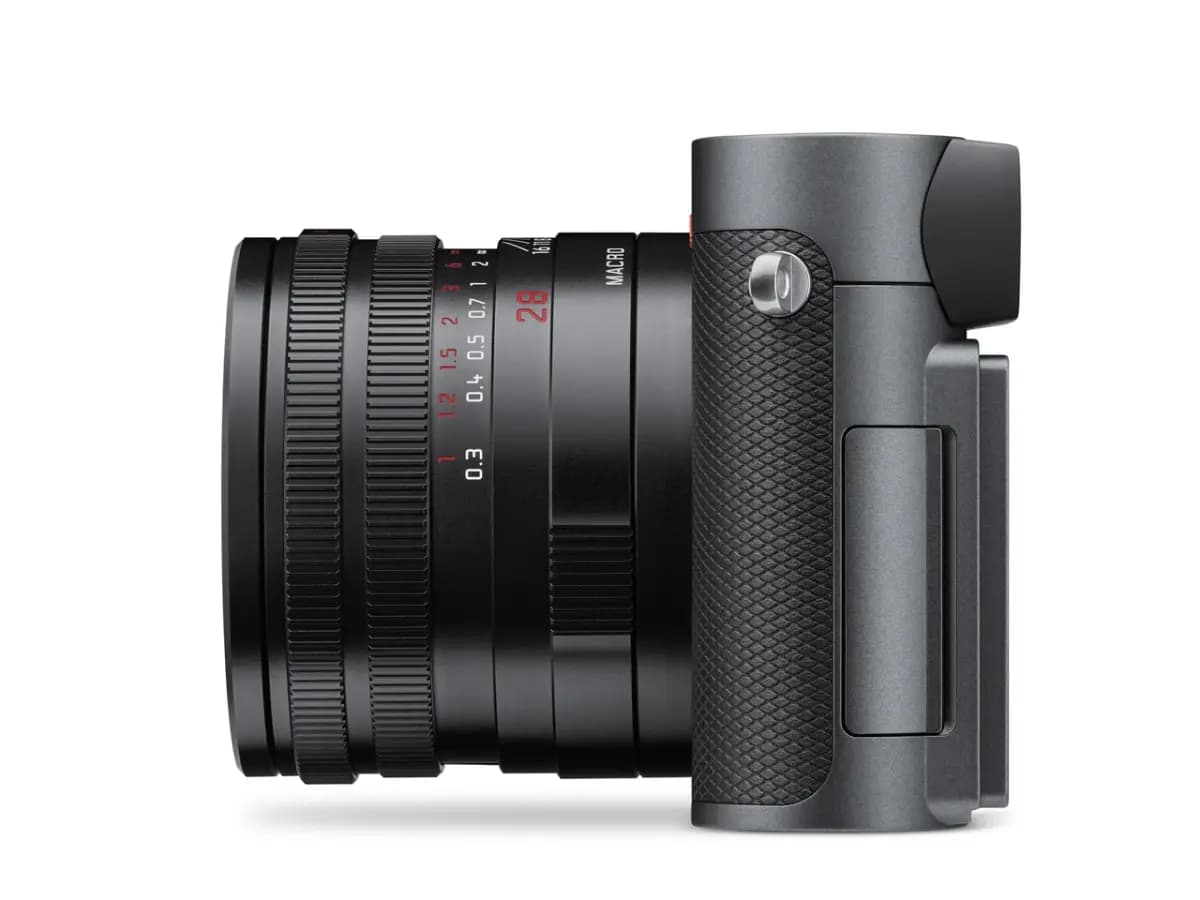 Leica Q3, Metal Gray Finish [Full-frame BSI CMOS Sensor with Triple Resolution Technology (60MP / 36MP / 18MP), Summilux 28mm f/1.7 ASPH. fixed lens with integrated macro mode, Hyb