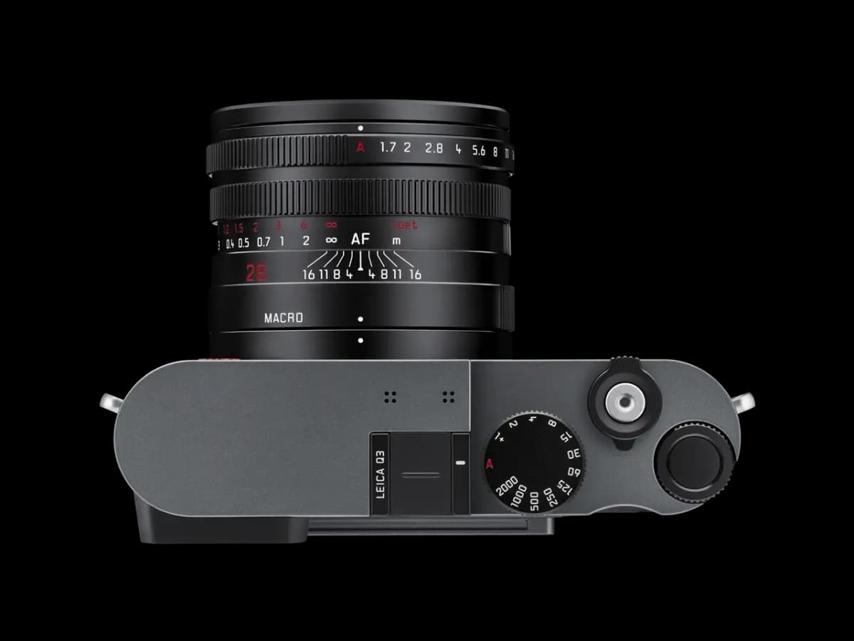 Leica Q3, Metal Gray Finish [Full-frame BSI CMOS Sensor with Triple Resolution Technology (60MP / 36MP / 18MP), Summilux 28mm f/1.7 ASPH. fixed lens with integrated macro mode, Hyb