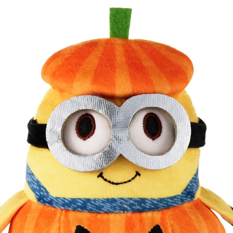 itty bittys Minions Bob in Jack-o'-Lantern Plush With Sound [3'' W x 4'' H x 3'' D, Plush fabric and plastic., Bob the Minion says 1 of 5 Halloween, Nonreplaceable batteries includ