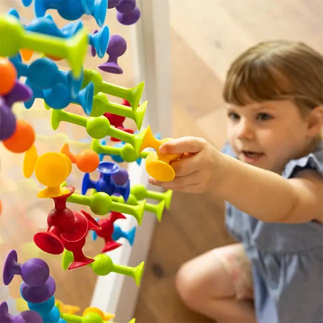 Fat Brain Toys Squigz Silicone Suction-Construction Building Toy for Kids Ages 3 and Up [Starter Set = 24 Pieces, Deluxe Set = 50 Pieces, A lively toy innovation - new Suction Cons