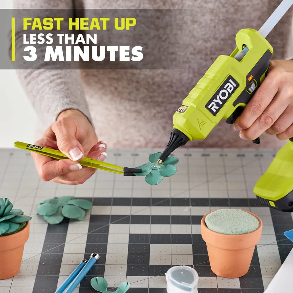 RYOBI 18V ONE+ Glue Gun Kit [Voltage 18V, Fuel Gauge Integrated LEDs, Capacity 2Ah]