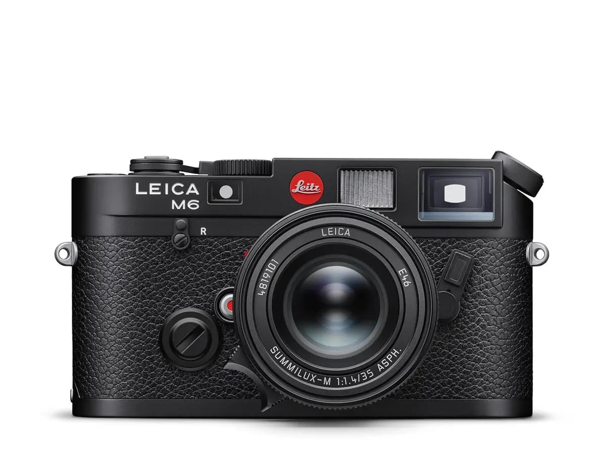 Leica M6 [0.72x Viewfinder with Coated Glass Surfaces, Solid Brass Top Plate Enhanced with Abrasion Resistant Black Lacquer, Red Leitz Logo]