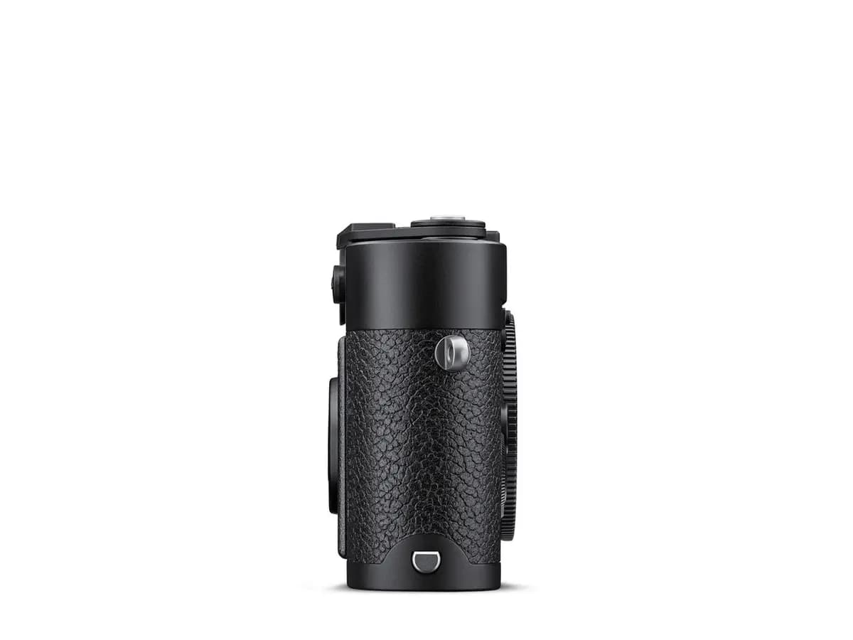 Leica M6 [0.72x Viewfinder with Coated Glass Surfaces, Solid Brass Top Plate Enhanced with Abrasion Resistant Black Lacquer, Red Leitz Logo]