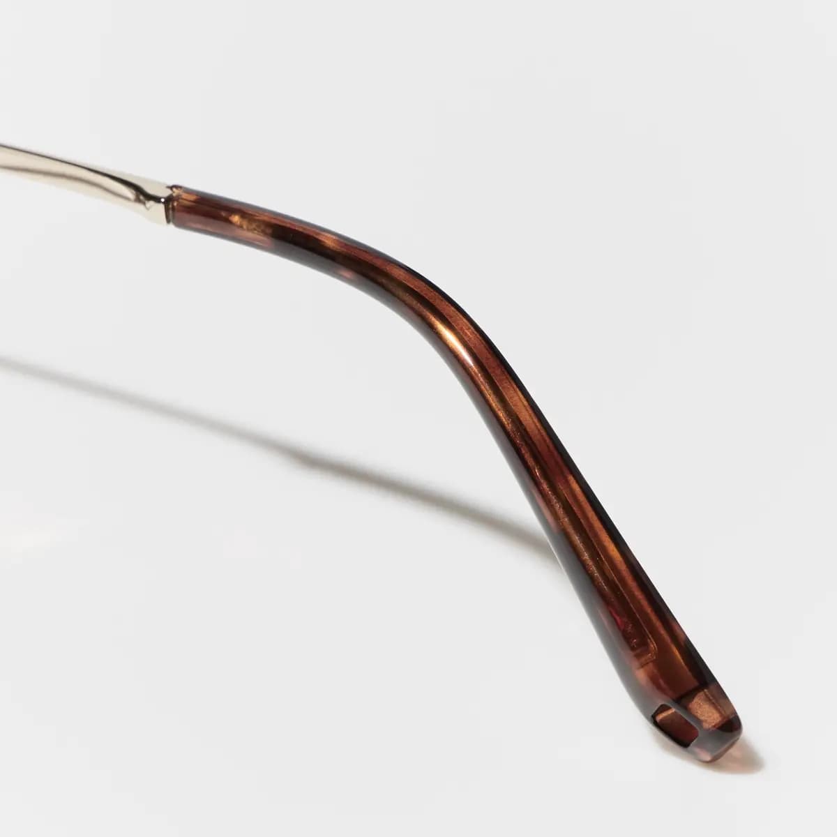 Uniqlo Metal Rectangle Sunglasses Dark Green [Imported, UV400 lenses block approximately 99% of UV rays., Patterned metal frames with an elegant finish.]