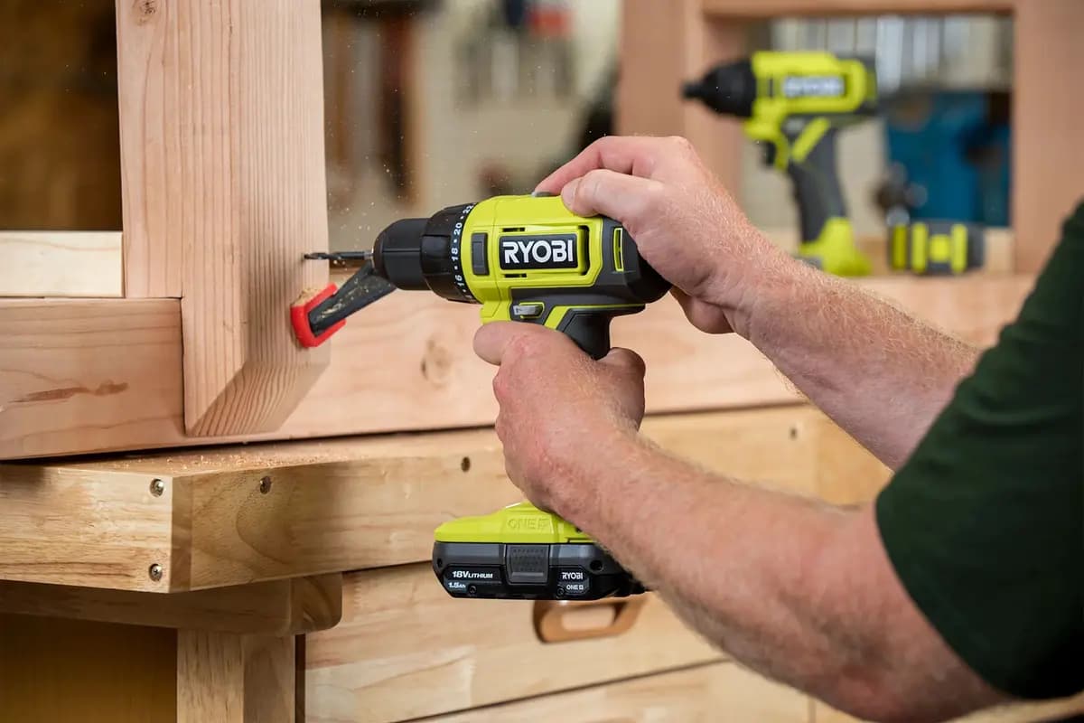 RYOBI 18V ONE+ 1/2" Drill/Driver Kit [Fuel Gauge Integrated LEDs, Capacity 1.5Ah, Chuck 1/2"]