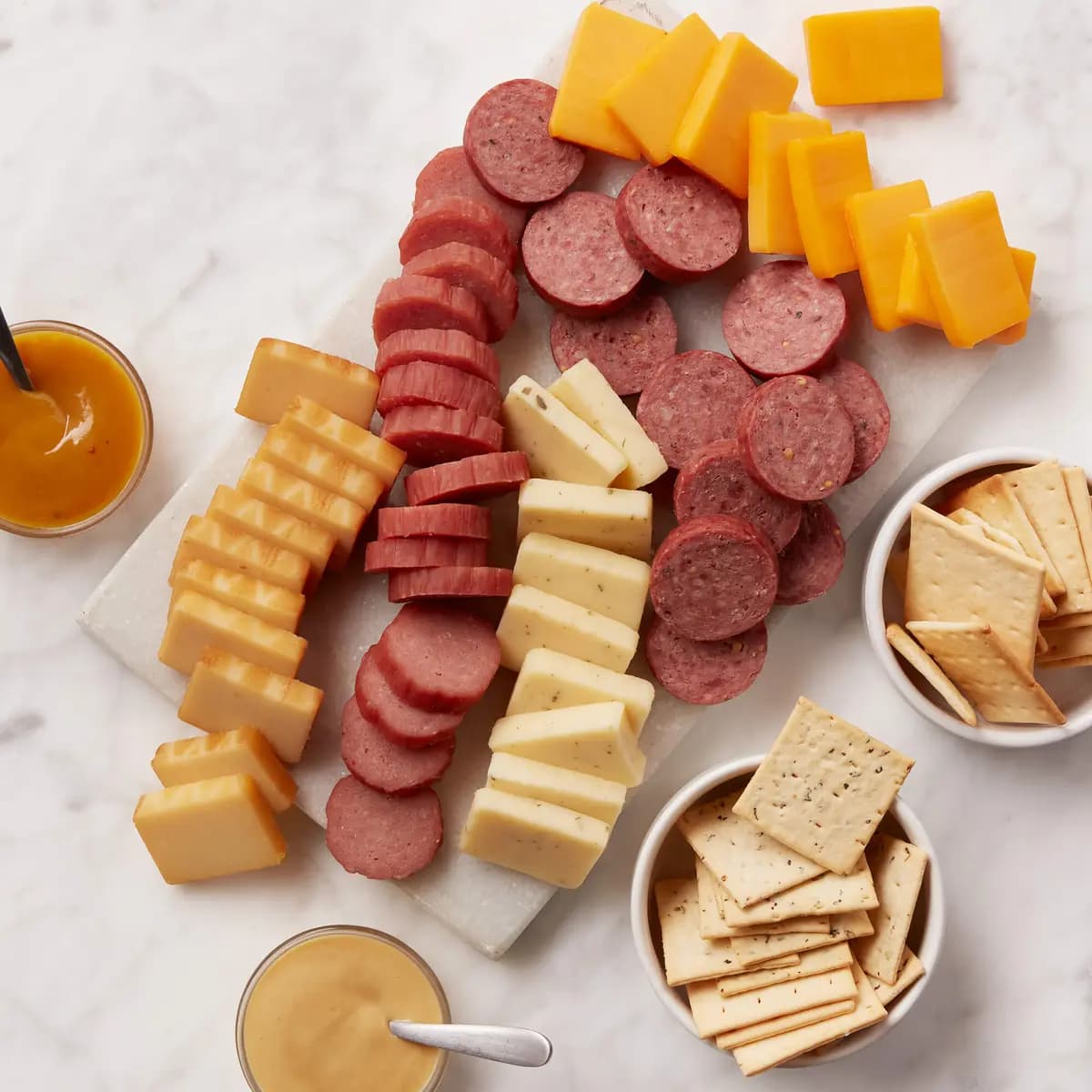 Signature Flavors Gift Basket [(2) 4 oz Signature Beef Summer Sausage, 4 oz Three Cheese & Onion Blend, 4 oz Smoked Cheddar Blend]