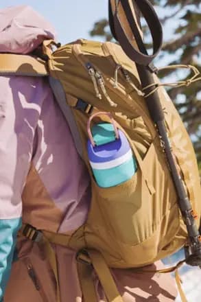 Owala FreeSip Vacuum Water Bottle - 24 fl. oz. Shy Marshmallow [Multisport, 0.7 liters, 24 fluid ounces]