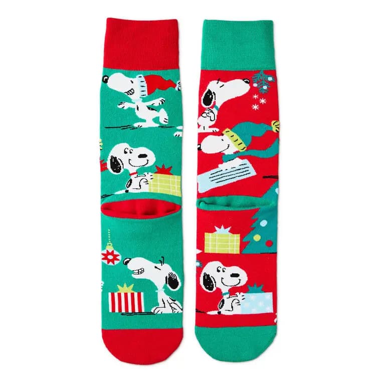 Peanuts Snoopy Holiday Novelty Crew Socks [One size fits most adults., Cotton, polyester, nylon and spandex, Machine wash cold with like colors., 1XKT9036]