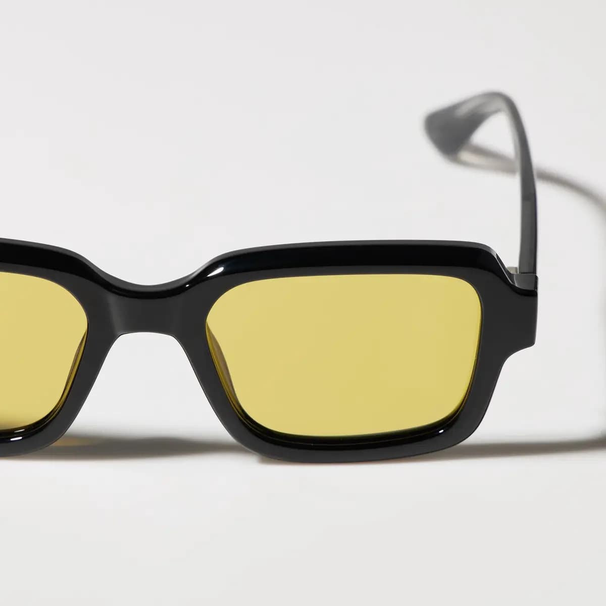 Uniqlo Bold Square Sunglasses 81 [Imported, UV400 lenses block approximately 99% of UV rays., Made from flexible plastic for comfort.]