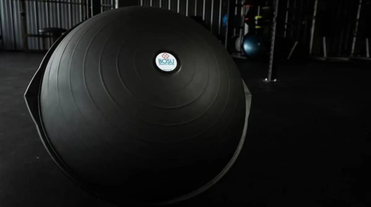 WeckMethod BOSUÃ‚Â® Black Pro Balance Trainer [Matte Black, Yes, 19LB]