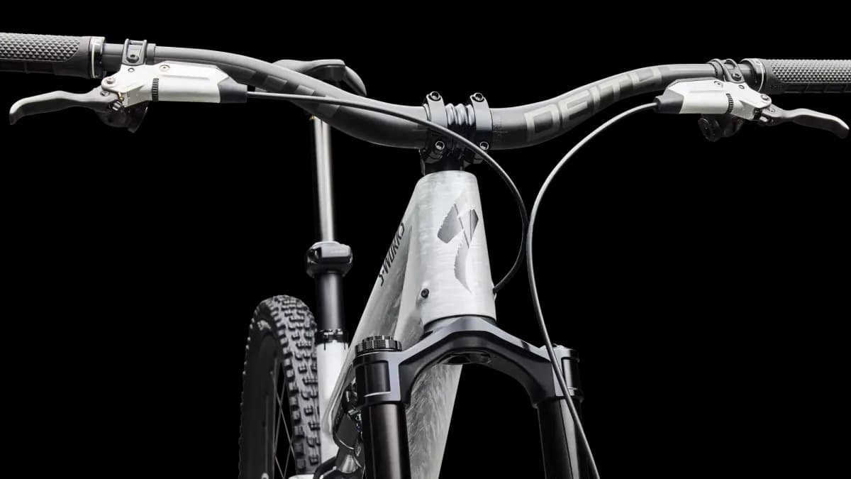Specialized S-Works Stumpjumper 15 EVO [FACT 11m carbon chassis, rear-end and link, Trail Geometry, SWATÃ¢â€žÂ¢ Door integration, head tube angle adjustment, threaded BB, internal 