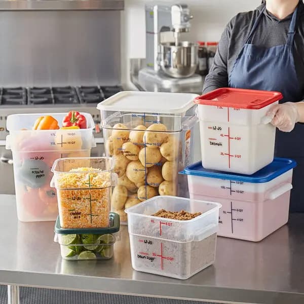 Vigor 2 Qt. Clear Square Polycarbonate Food Storage Container and Green Lid - 6/Pack [Length 7 1/8 Inches, Width 7 1/8 Inches, Height 3 13/16 Inches, Capacity 2 qt.]