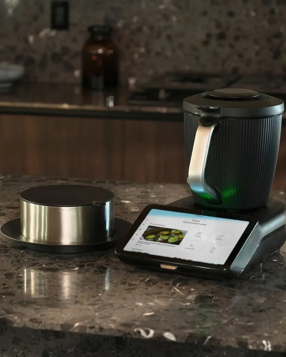 Thermomix TM7 + Round Serving Bowl [2.2 L mixing bowl, Wi-Fi Cookidoo, Varoma set]