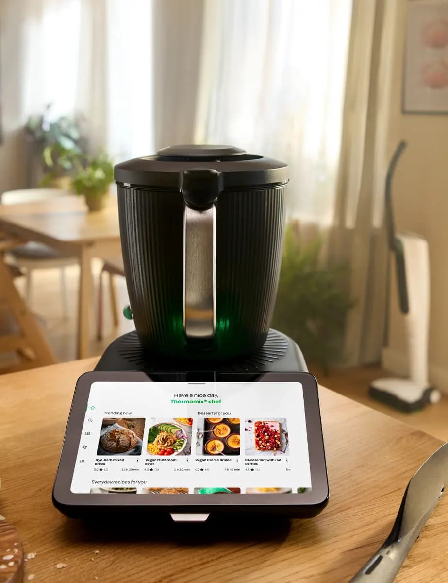 Thermomix TM7 + Round Serving Bowl [2.2 L mixing bowl, Wi-Fi Cookidoo, Varoma set]