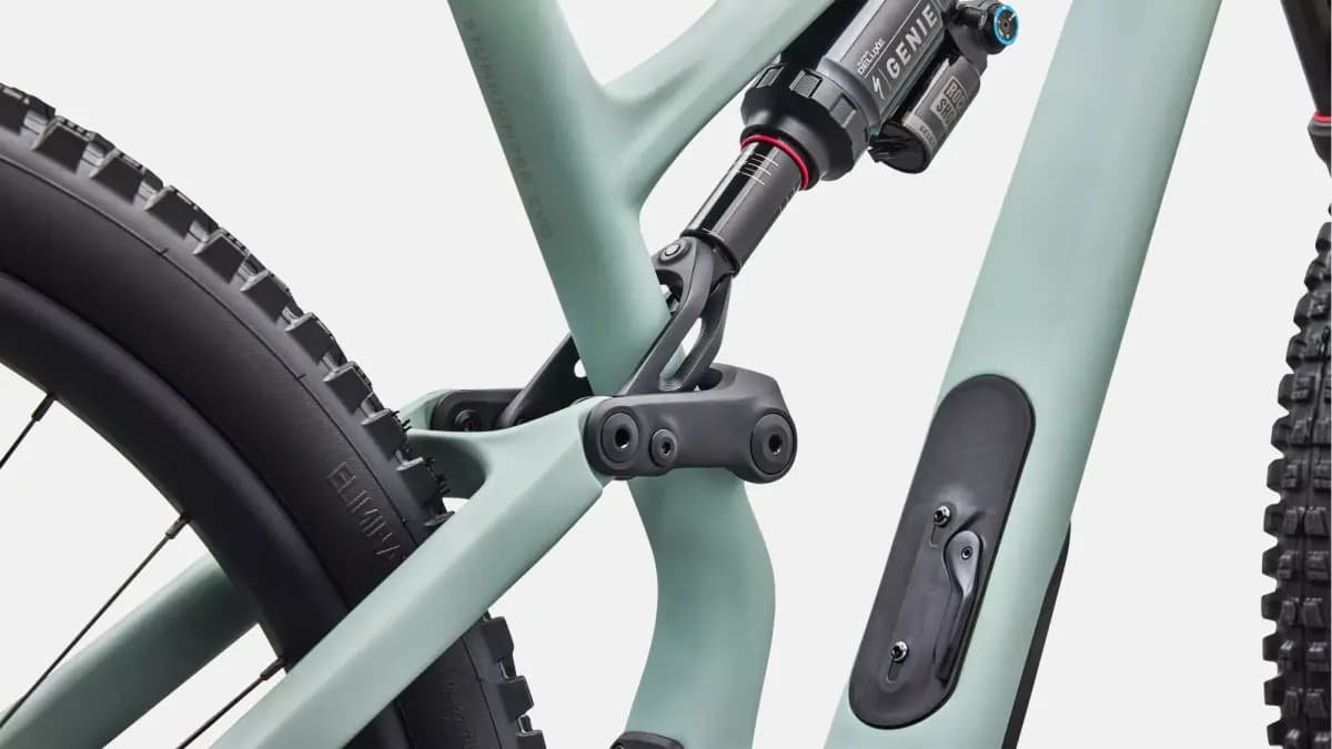 Specialized Stumpjumper 15 EVO Expert [FACT 11m carbon chassis and rear-end, Trail Geometry, SWATÃ¢â€žÂ¢ Door integration, head tube angle adjustment, threaded BB, internal brake a