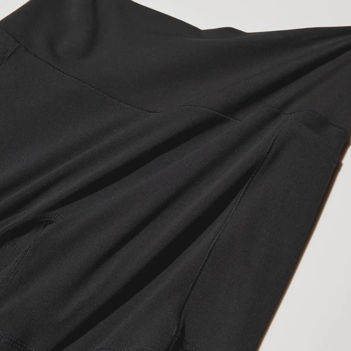 Uniqlo Ultra Stretch Active Biker Shorts Black [77% Nylon, 23% Spandex, Imported, Side pockets can hold a smartphone.]