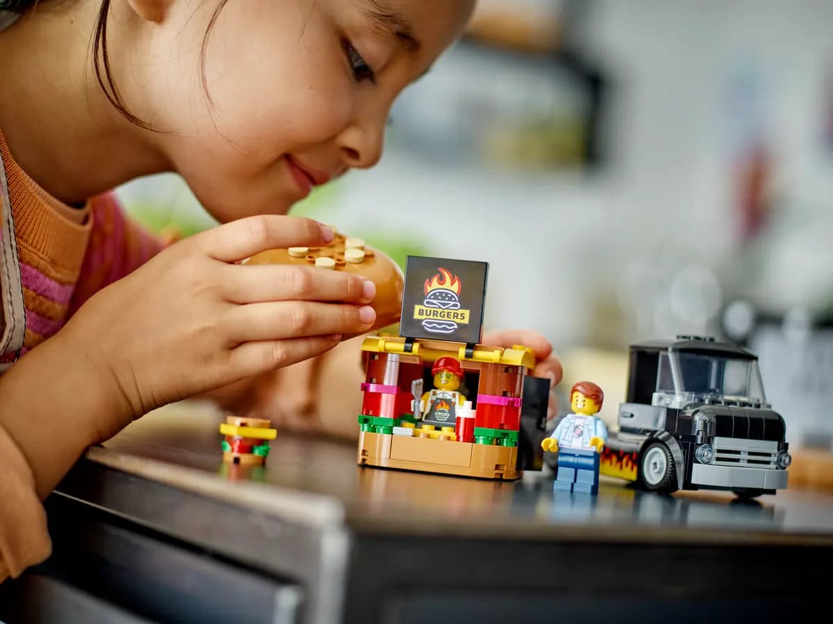 LEGO Burger Truck 60404 [194 pieces, ages 5+, City]