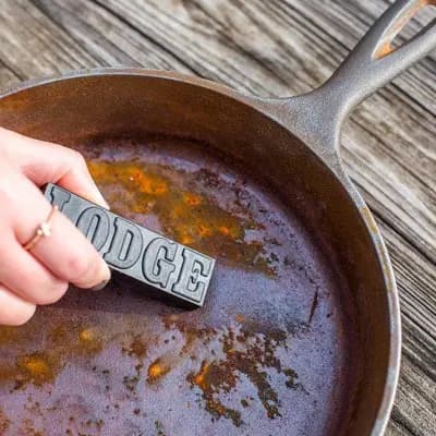 Lodge Rust Eraser: Cast Iron Rust Remover, Black Silicone Surface, Hand Wash Only [Cast Iron, 1 Ounces, 1 Inches]
