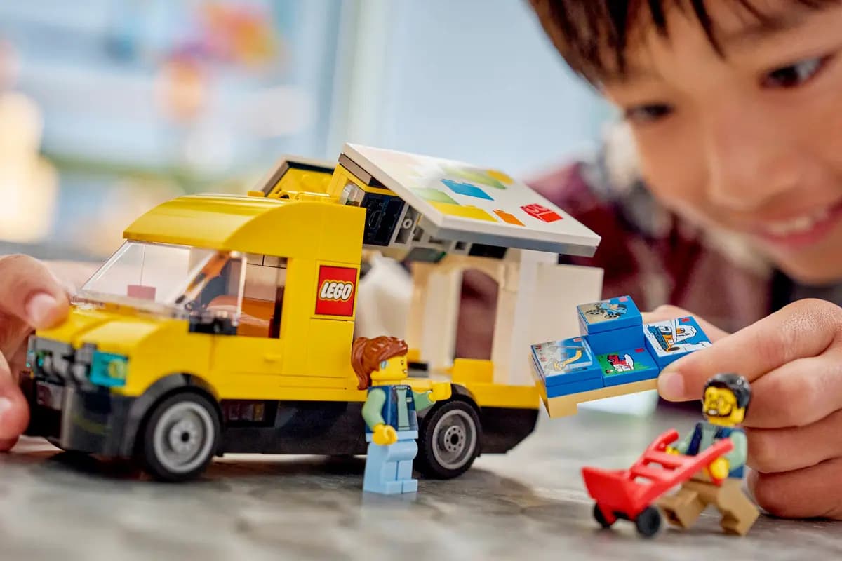 LEGO The LEGO Van 60500 [276 pieces, ages 6+, City]