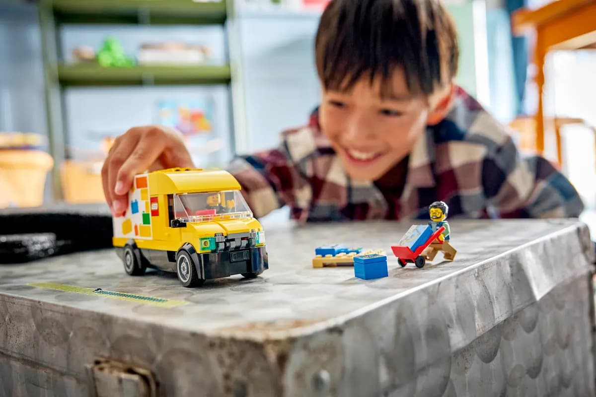 LEGO The LEGO Van 60500 [276 pieces, ages 6+, City]