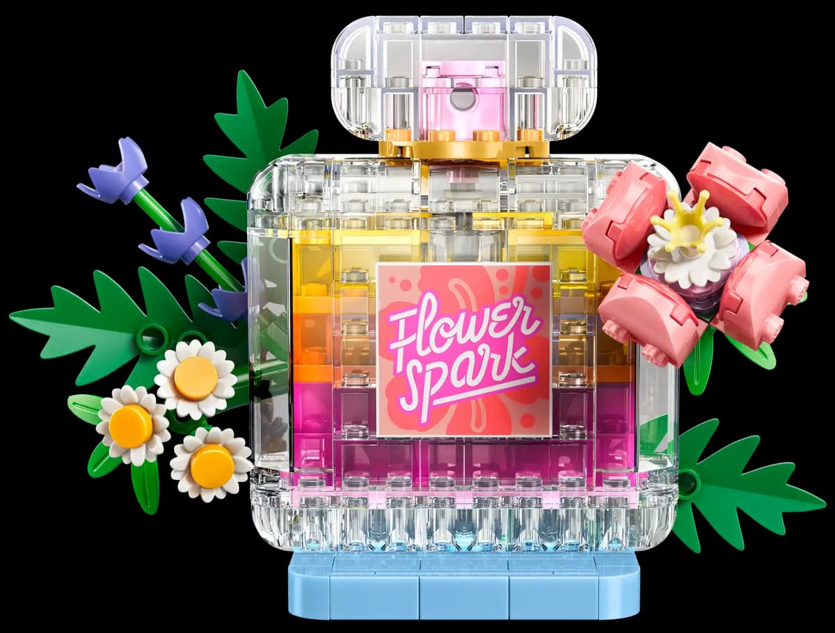LEGO Floral Decor Perfume Bottle 31383 [286 pieces, ages 8+, Creator 3-in-1]