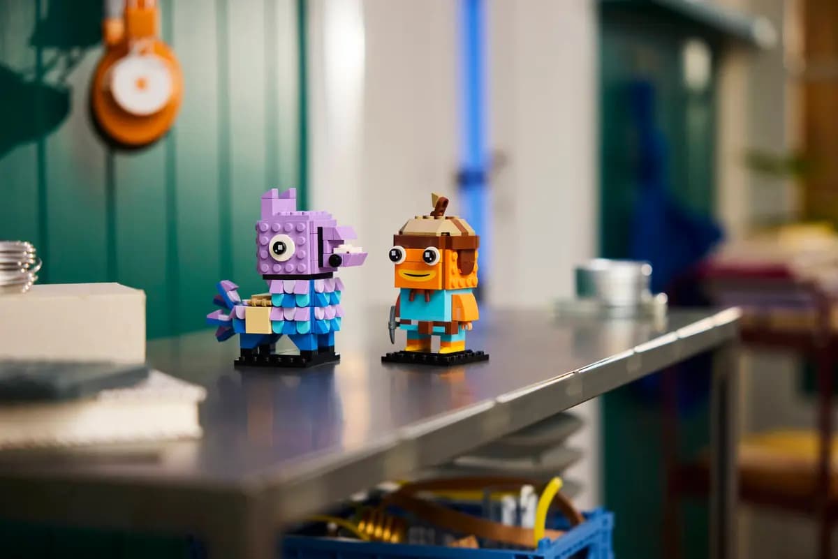 LEGO Supply Llama & Fishstick Figures 40881 [300 pieces, ages 10+, LEGO® Fortnite]
