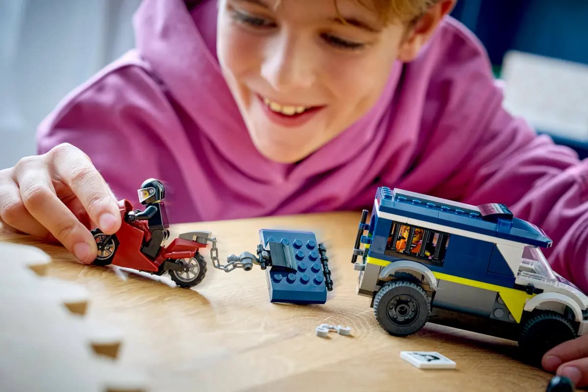 LEGO Police Prisoner Transport Van 60479 [198 pieces, ages 6+, City]