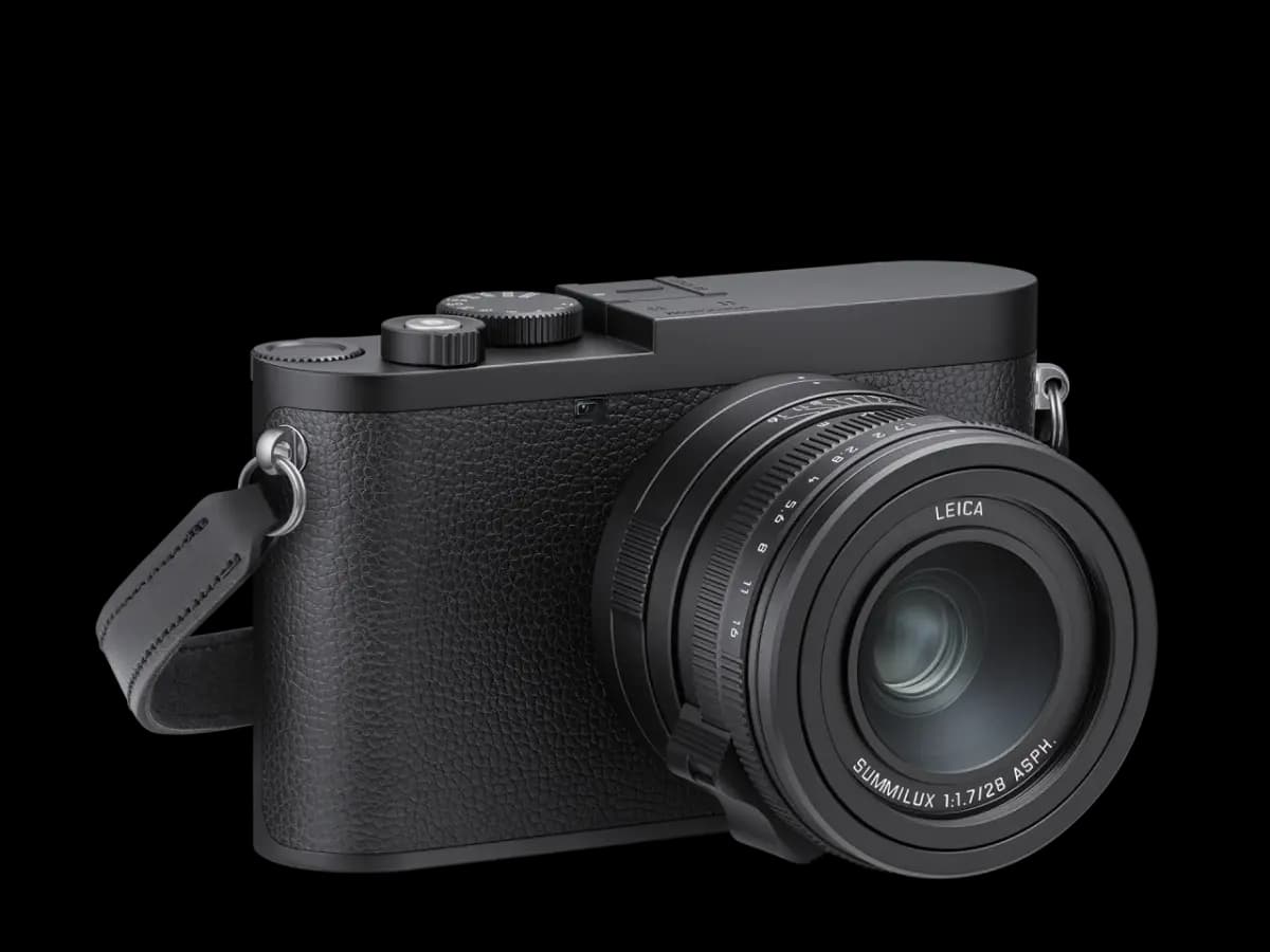 Leica Q3 Monochrom [Dedicated 60 MP BSI Monochrom Sensor : Without a Bayer or Low Pass Filters, this camera only records values of light with the highest accuracy., 8K Monochromati