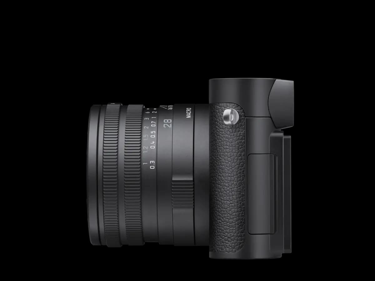 Leica Q3 Monochrom [Dedicated 60 MP BSI Monochrom Sensor : Without a Bayer or Low Pass Filters, this camera only records values of light with the highest accuracy., 8K Monochromati