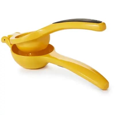 OXO Softworks Citrus Squeezer: Aluminum Handheld Lemon & Lime Juicer, Dishwasher-Safe, Yellow [Aluminum, .65 Pounds, Dishwasher-Safe]