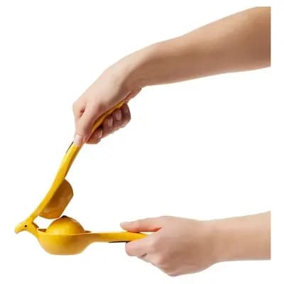 OXO Softworks Citrus Squeezer: Aluminum Handheld Lemon & Lime Juicer, Dishwasher-Safe, Yellow [Aluminum, .65 Pounds, Dishwasher-Safe]