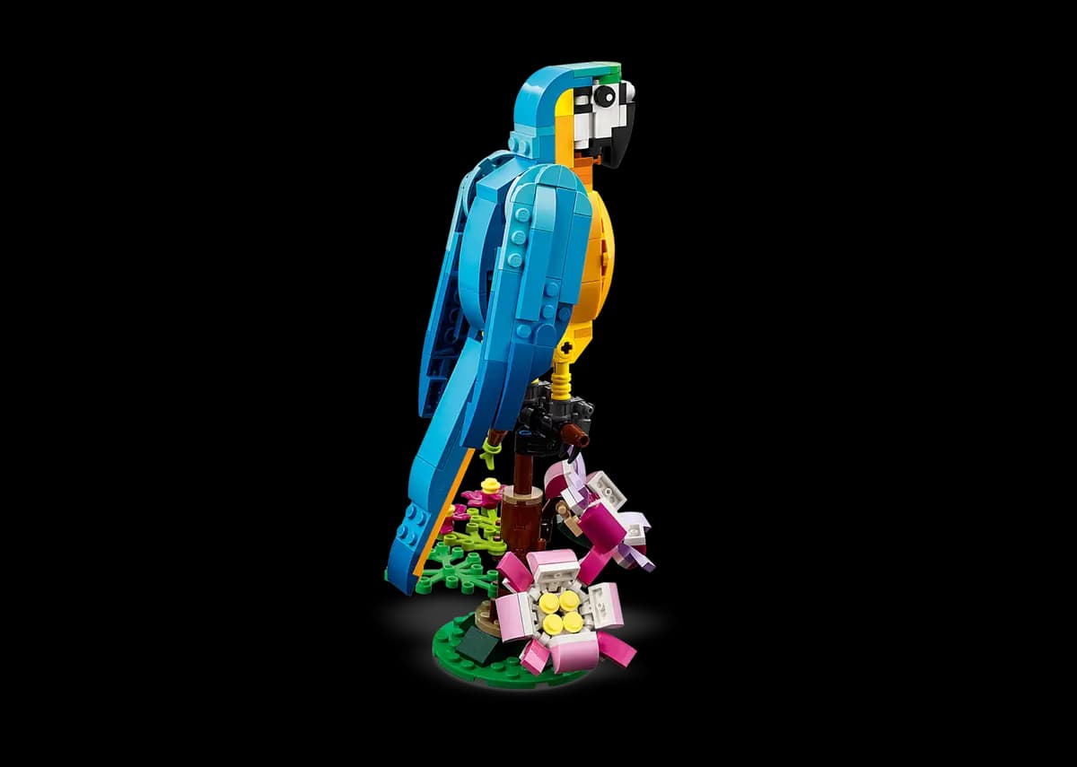 LEGO Exotic Parrot 31136 [253 pieces, ages 7+, Creator 3-in-1]