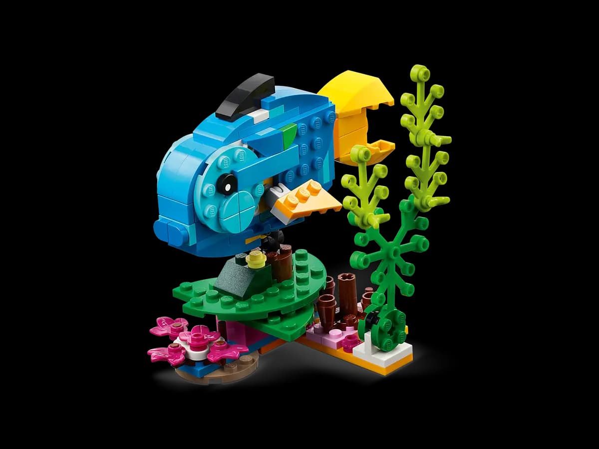 LEGO Exotic Parrot 31136 [253 pieces, ages 7+, Creator 3-in-1]