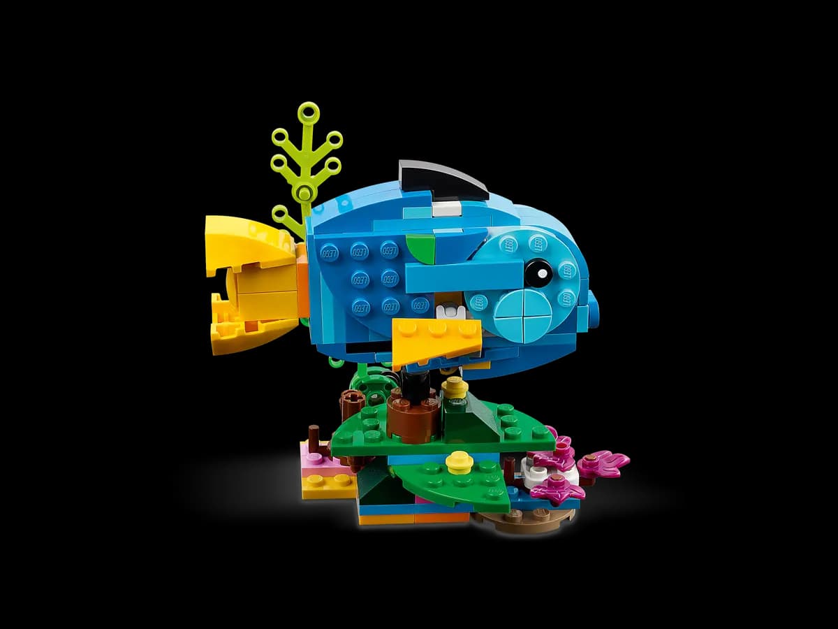 LEGO Exotic Parrot 31136 [253 pieces, ages 7+, Creator 3-in-1]