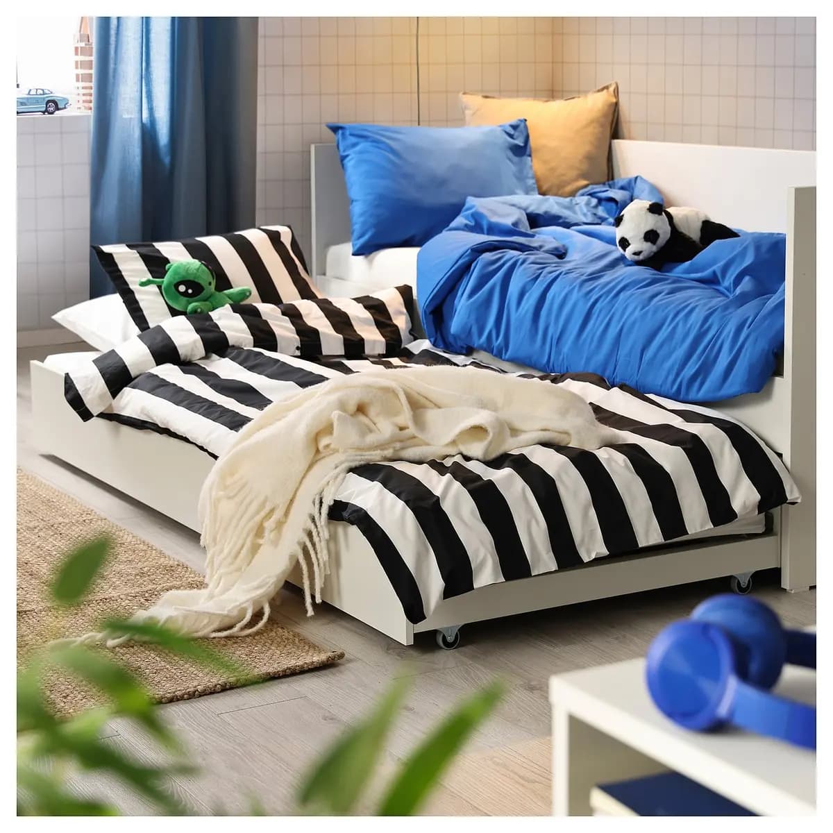 IKEA VIHALS Trundle bed, white Twin [Base length 75 1/4 ", Bed width 39 3/4 ", Height 9 7/8 "]