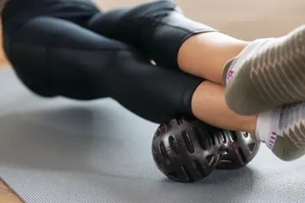 Trigger Point Performance Universal Massage Roller Black/red [Fitness, Closed-cell polyurethane foam, 9 x 8 x 5.3 inches]