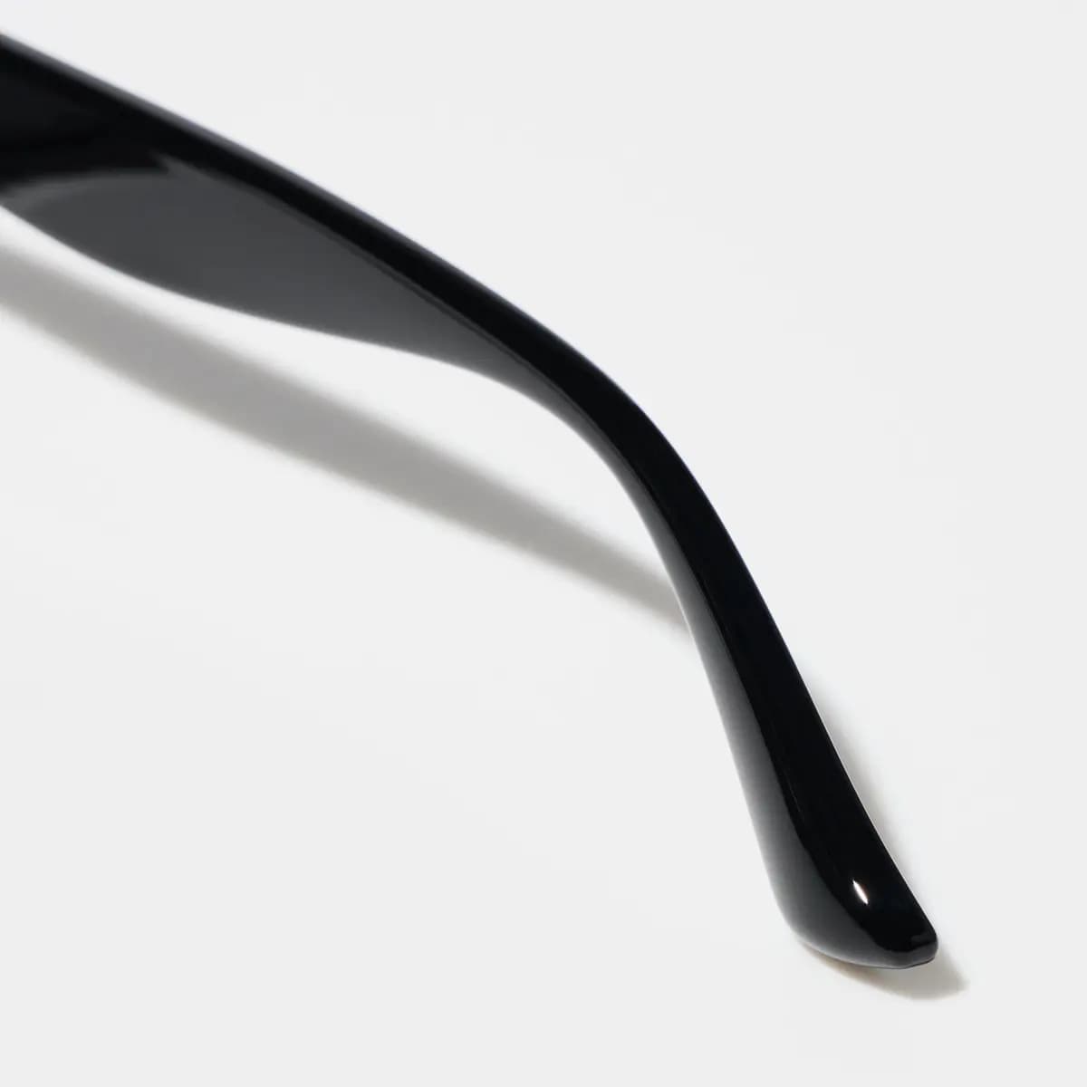 Uniqlo Narrow Sunglasses Black [Imported, UV400 lenses block approximately 99% of UV rays., BLACK]