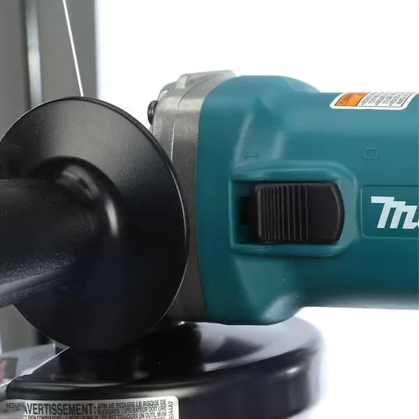 Makita 7.5 Amp Corded 4-1/2 in. Easy Wheel Change Compact Angle Grinder with Grinding Wheel, Wheel Guard and Side Handle, 9557NB [Amperage (A): 7.5 A, Arbor Size: 5/8 in-11, Color 