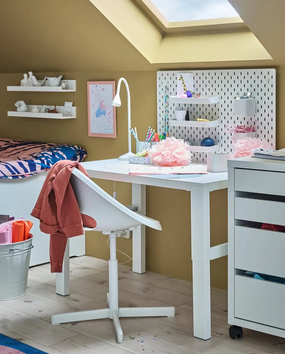 IKEA LOBERGET / SIBBEN Child's desk chair, white [Tested for 243 lb, Width 22 ", Depth 22 "]