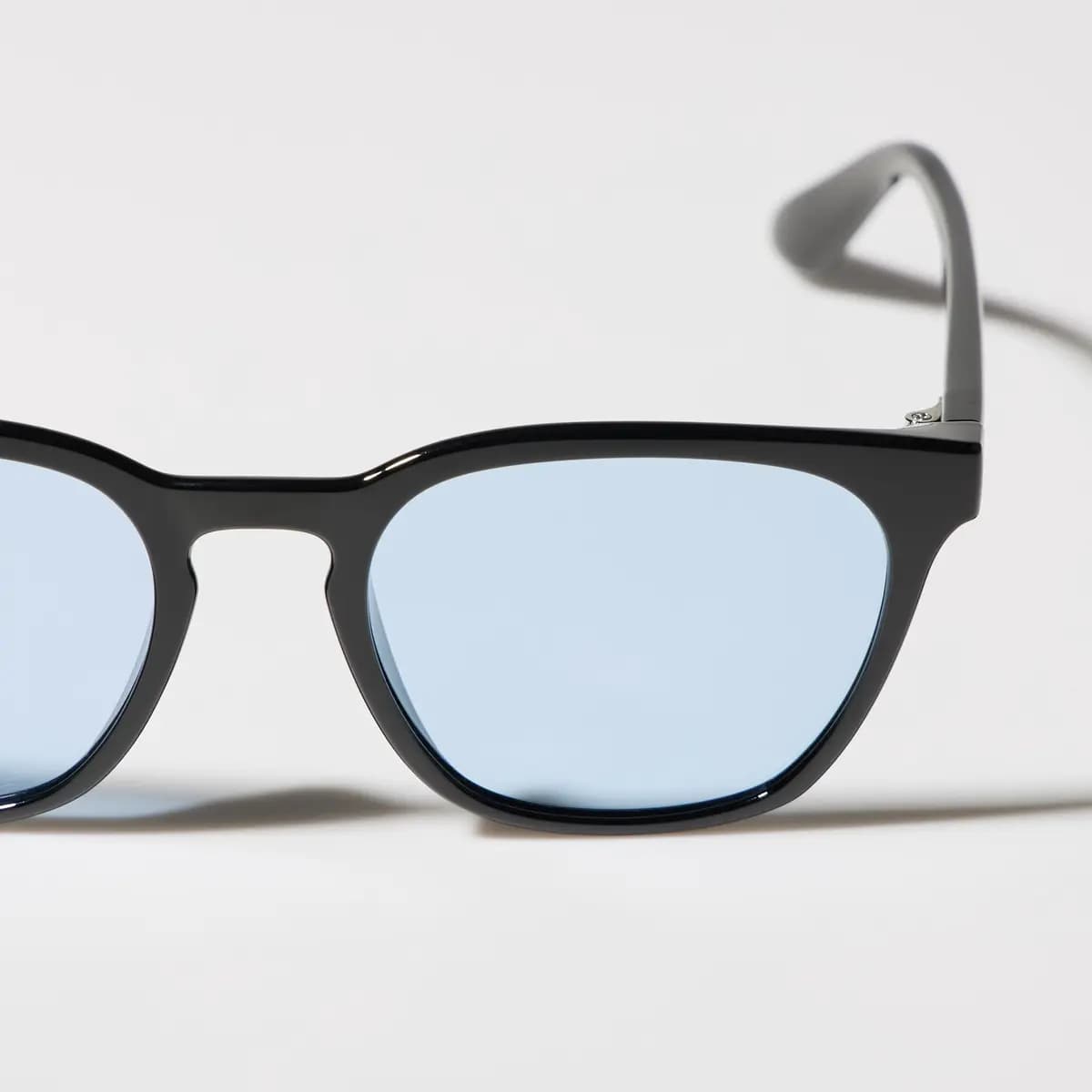 Uniqlo Square Sunglasses Brown [Imported, UV400 lenses block approximately 99% of UV rays., Made from flexible plastic for comfort.]