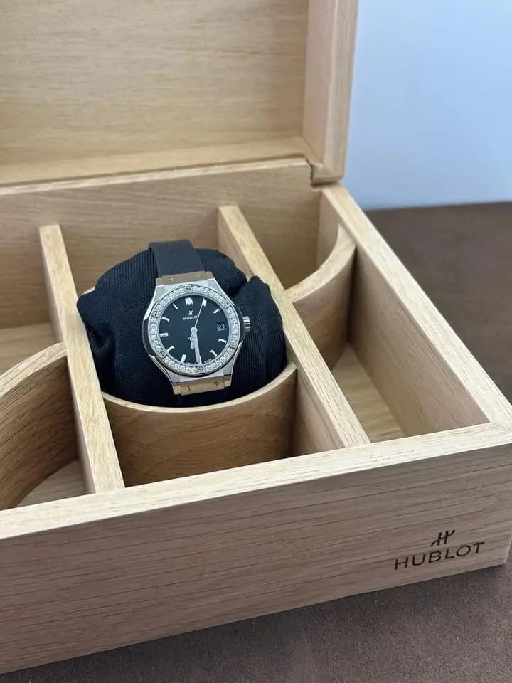 Hublot Classic Fusion Diamonds 33mm full set, new