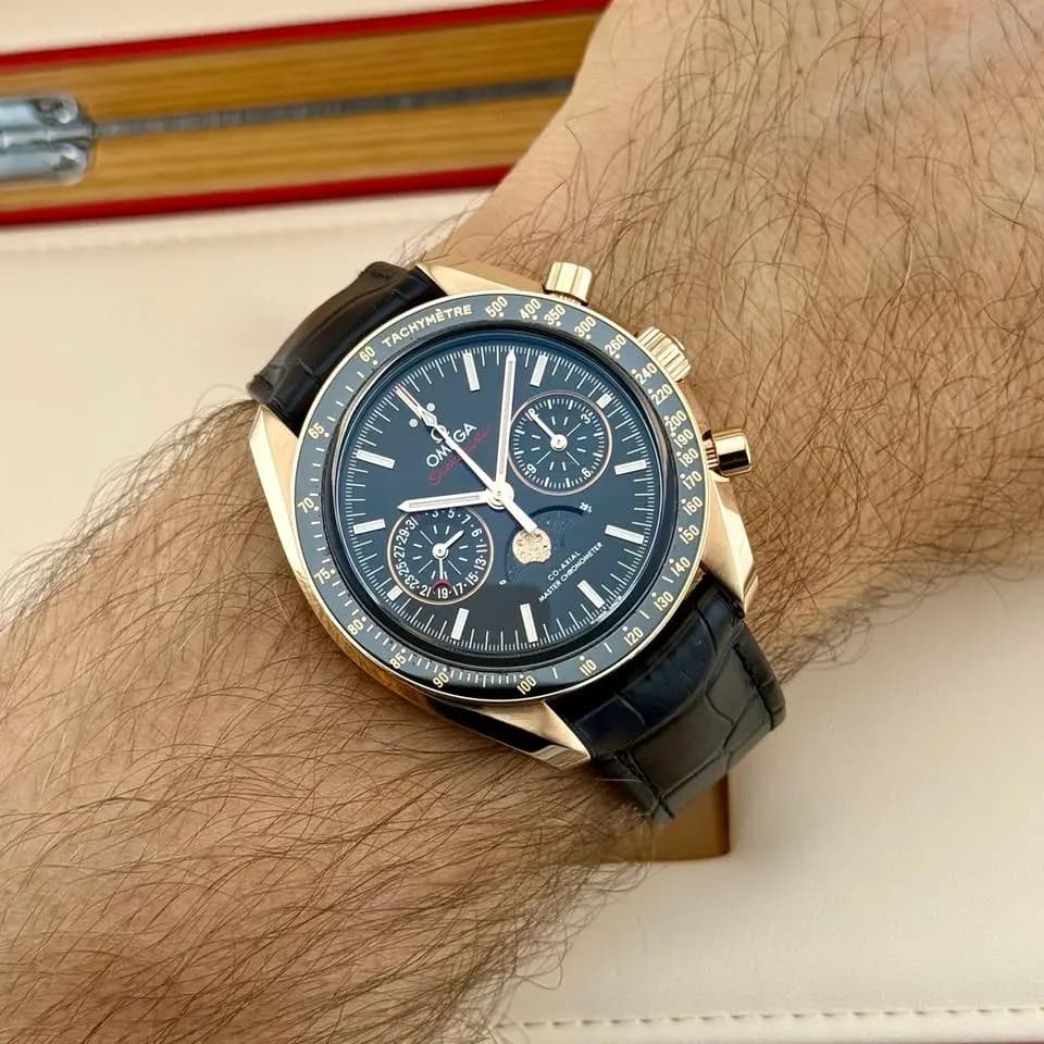 Omega Speedmaster Moonwatch Moonphase Full-Set 02/2025 | Garantie 02/2030 | 18k Roségold | 44,25mm
