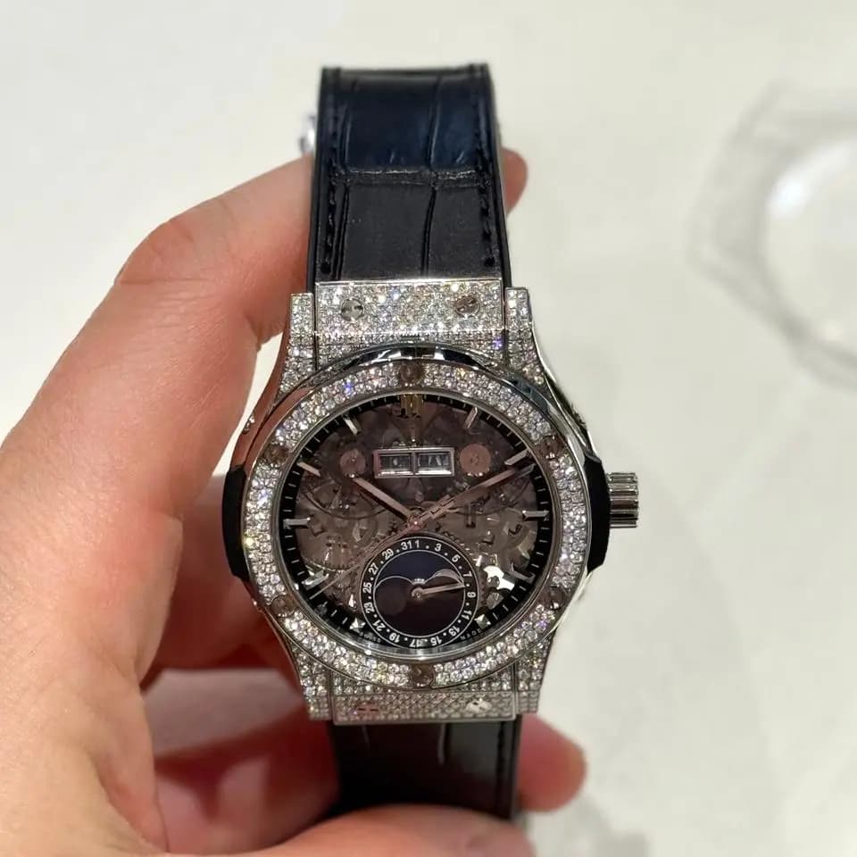 Hublot Classic Fusion 42mm Moonphase Pave - 547.NX.0170.LR.1704